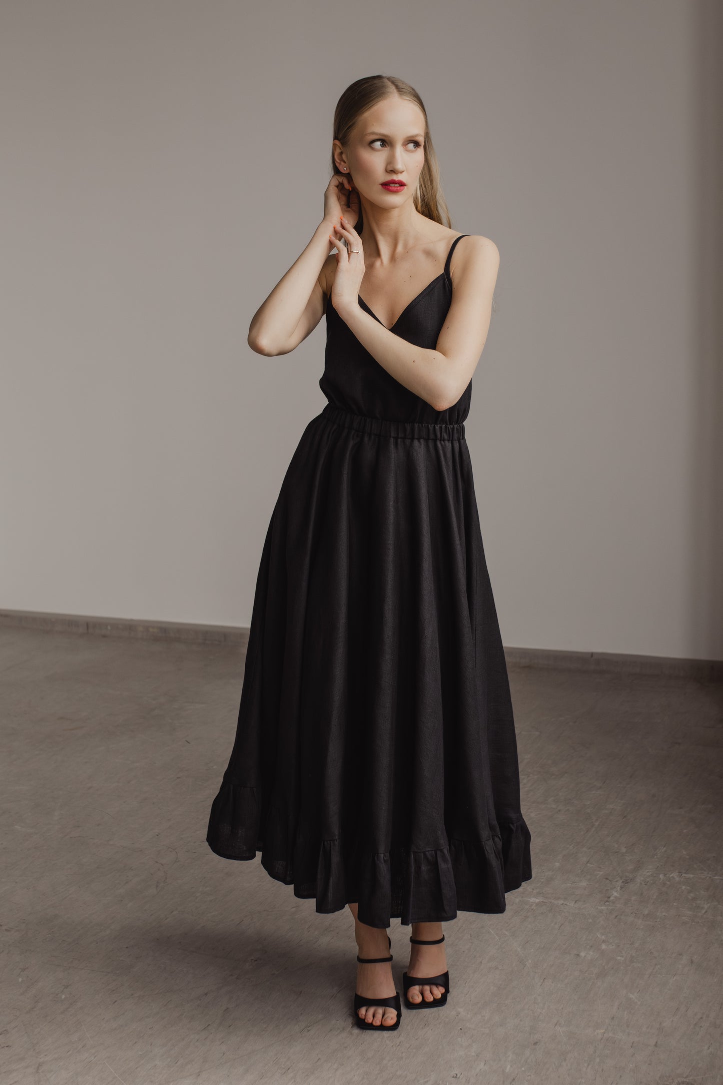 ARIELLE LINEN MAXI DRESS WITH OPEN BACK - BLACK