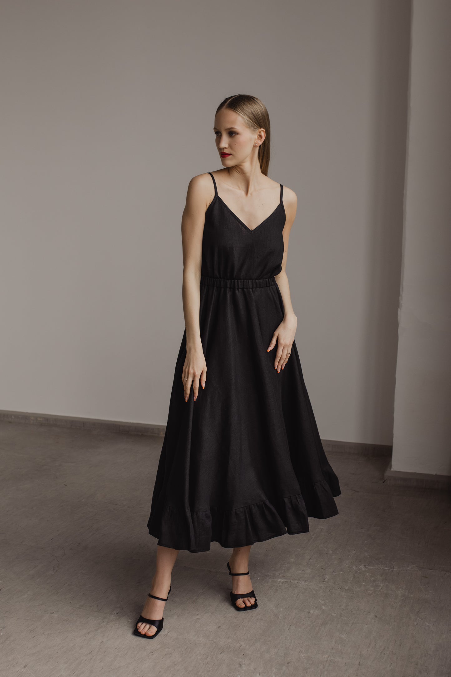 ARIELLE LINEN MAXI DRESS WITH OPEN BACK - BLACK