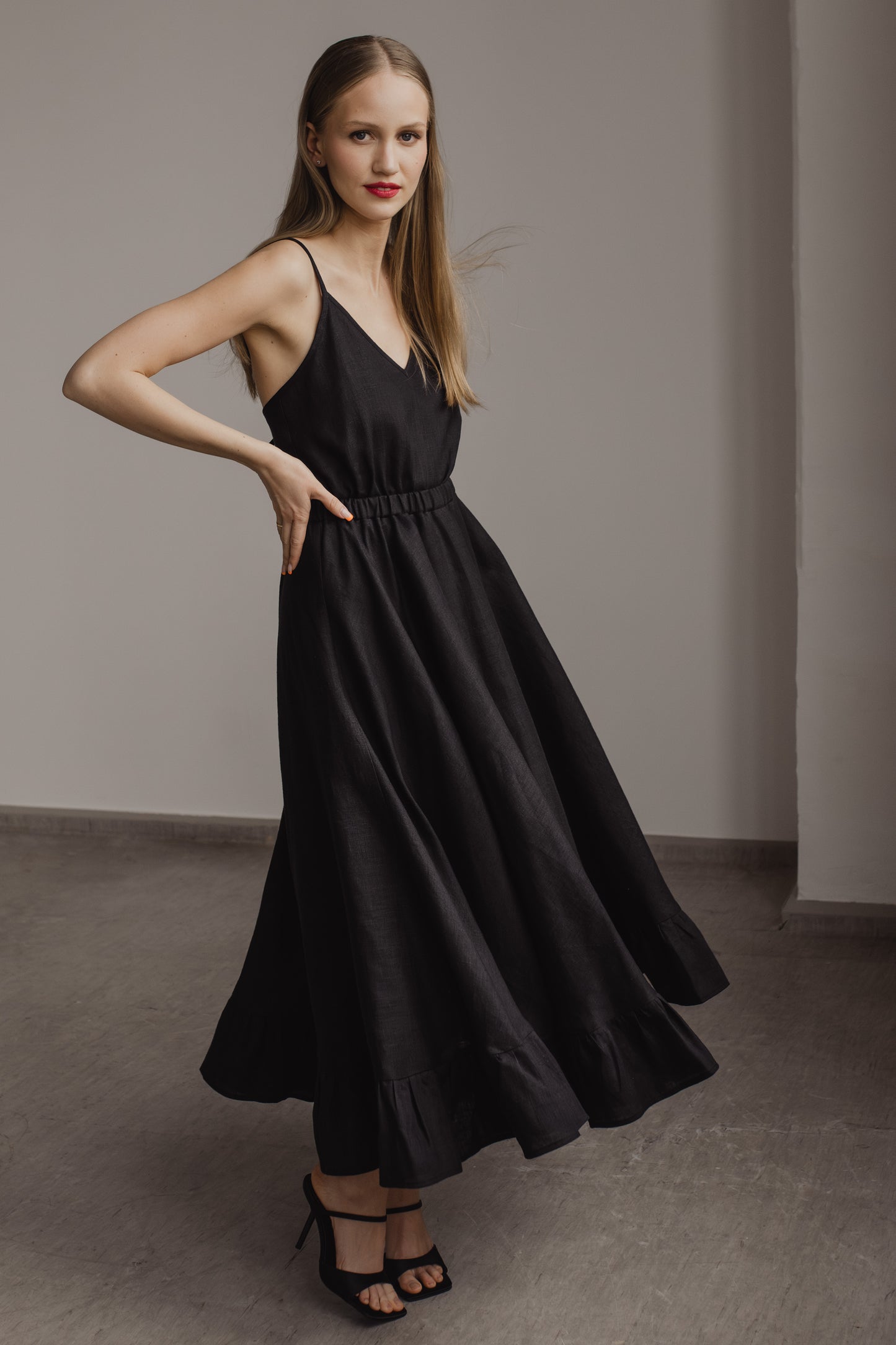 ARIELLE LINEN MAXI DRESS WITH OPEN BACK - BLACK