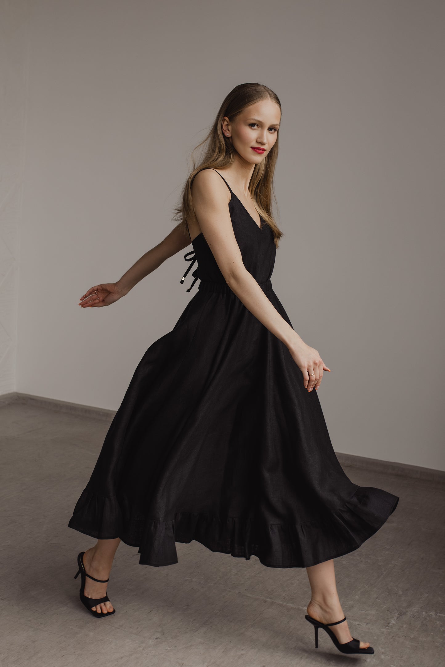 ARIELLE LINEN MAXI DRESS WITH OPEN BACK - BLACK