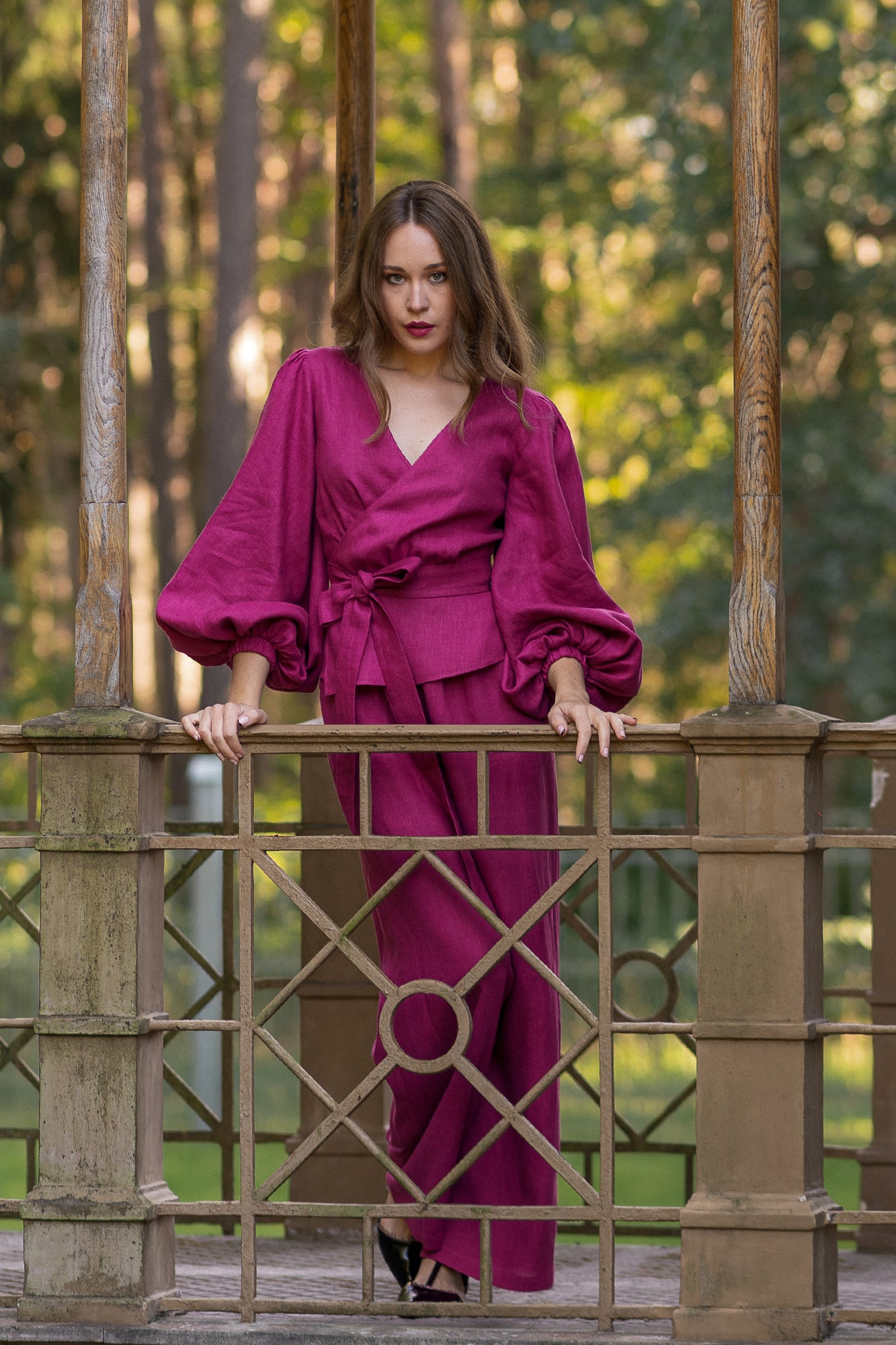 BEATRICE WRAP LINEN LOUNGEWEAR SET WITH VOLUMINOUS SLEEVES - FUCHSIA